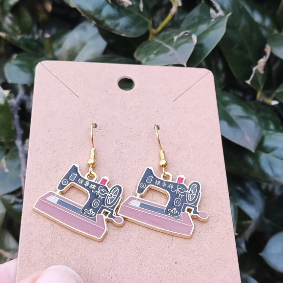 Vintage Sewing Machine Earrings - Picture 5 of 8